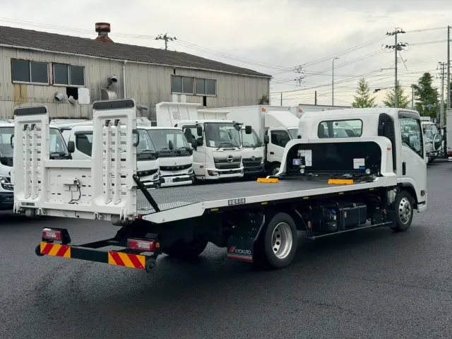 いすゞ エルフ 2RG-NPR88AN(2WD)の写真4