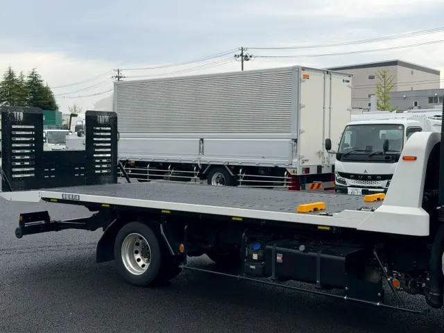 いすゞ エルフ 2RG-NPR88AN(2WD)の写真9