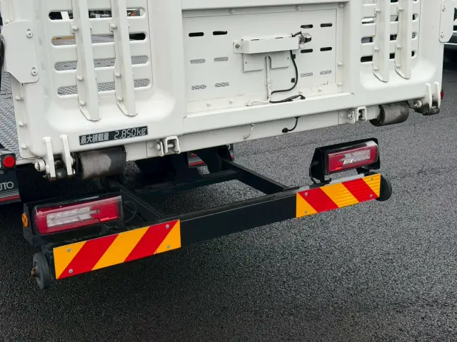 いすゞ エルフ 2RG-NPR88AN(2WD)の写真15