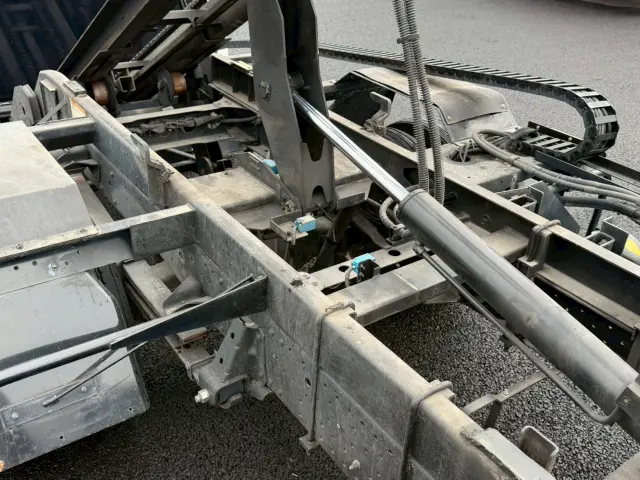 いすゞ エルフ 2RG-NPR88AN(2WD)の写真32