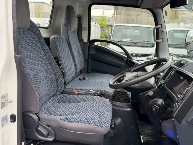 いすゞ エルフ 2RG-NPR88AN(2WD)の写真43