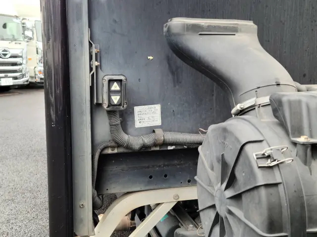 いすゞ フォワード 2RG-FRR90T2(2WD)の写真33