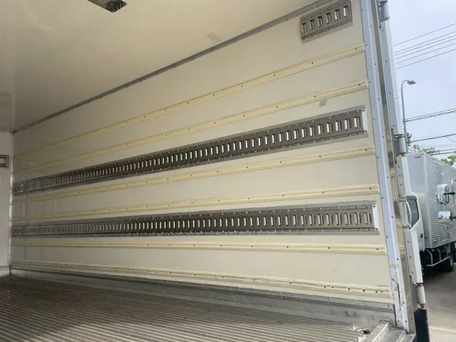 いすゞ エルフ TKG-NMR85AN(2WD)の写真14