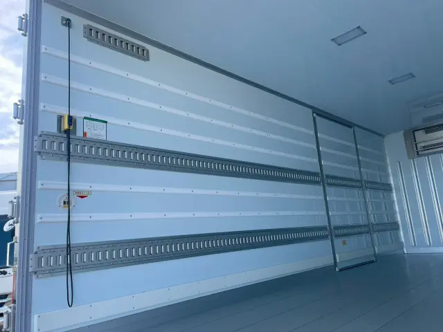 日野 レンジャー 2KG-FD2ABG(2WD)の写真9