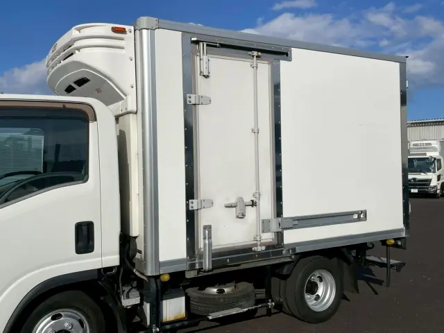 いすゞ エルフ TRG-NLR85AN(2WD)の写真7