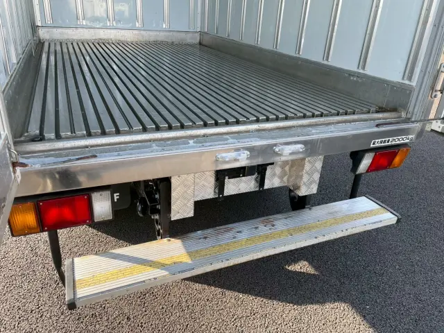 いすゞ エルフ TRG-NLR85AN(2WD)の写真14