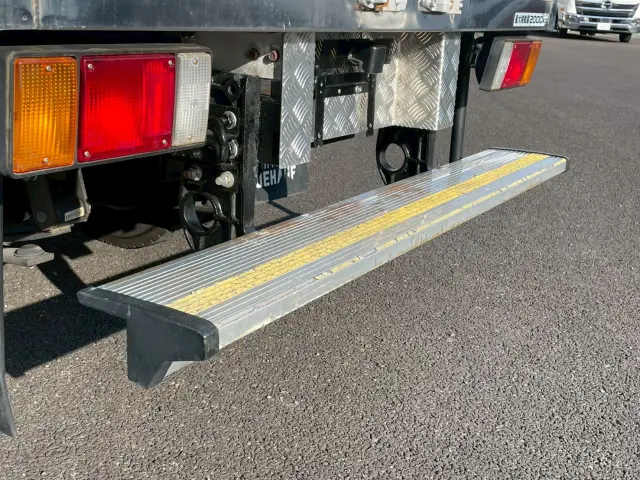 いすゞ エルフ TRG-NLR85AN(2WD)の写真15