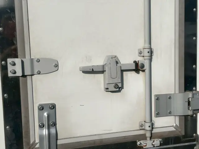 いすゞ エルフ TRG-NLR85AN(2WD)の写真20