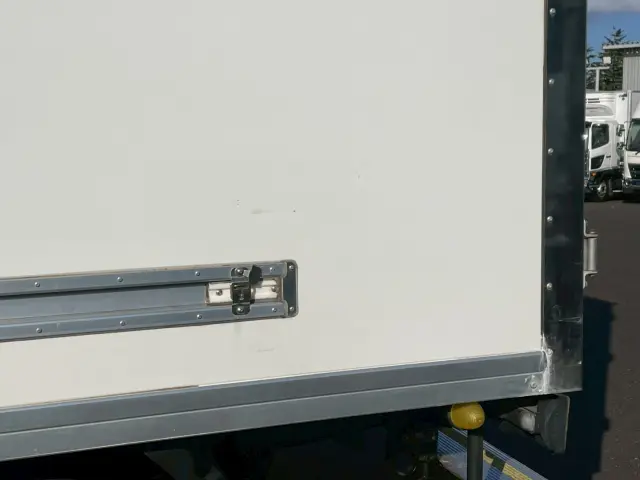 いすゞ エルフ TRG-NLR85AN(2WD)の写真21