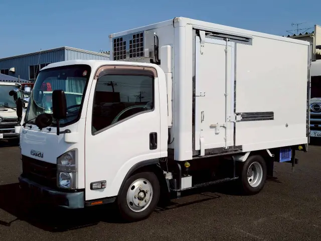 いすゞ エルフ TPG-NMR85AN(2WD)の写真1