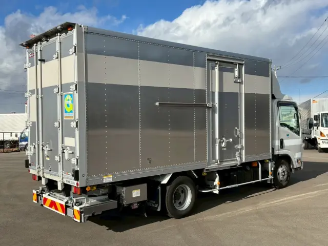 いすゞ エルフ TRG-NMR85N(2WD)の写真4