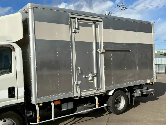 いすゞ エルフ TRG-NMR85N(2WD)の写真7