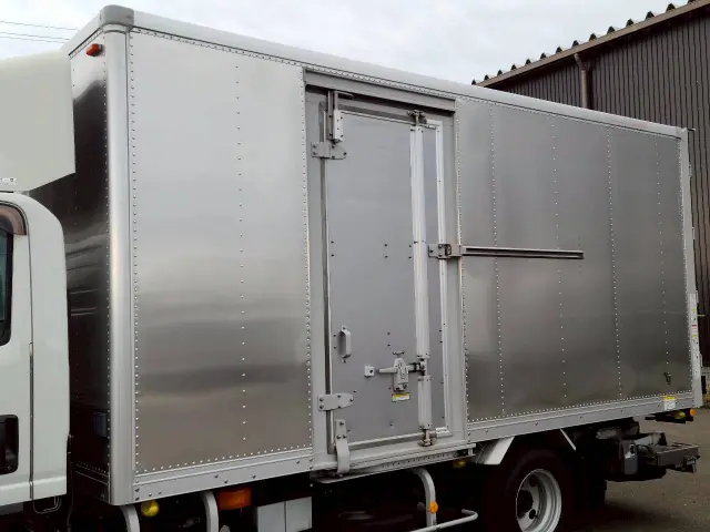 いすゞ エルフ TRG-NMR85N(2WD)の写真7