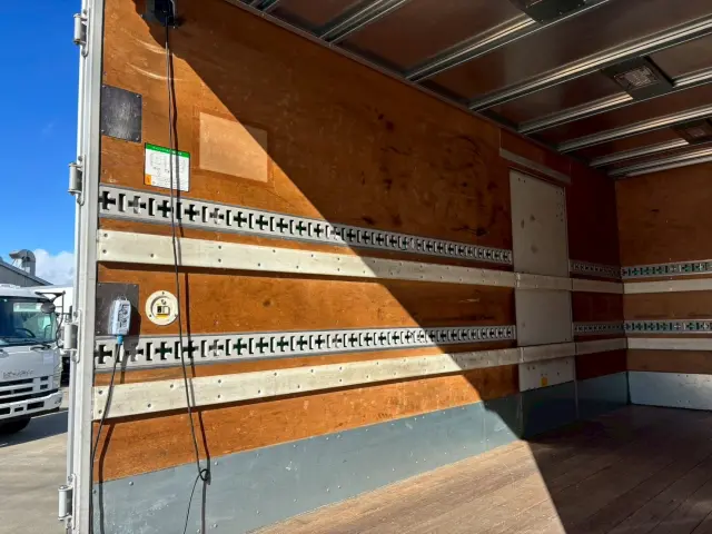 いすゞ エルフ TRG-NMR85N(2WD)の写真11