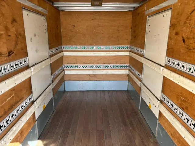 いすゞ エルフ TRG-NMR85N(2WD)の写真12