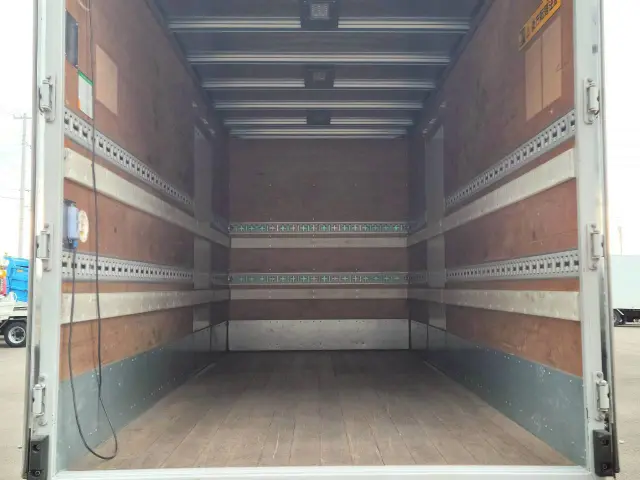 いすゞ エルフ TRG-NMR85N(2WD)の写真15