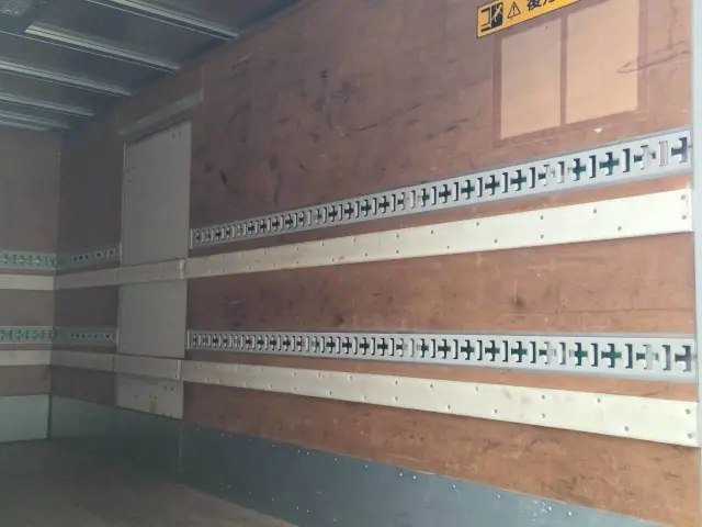 いすゞ エルフ TRG-NMR85N(2WD)の写真16