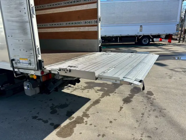 いすゞ エルフ TRG-NMR85N(2WD)の写真17