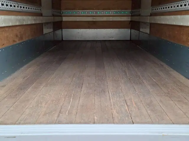 いすゞ エルフ TRG-NMR85N(2WD)の写真17