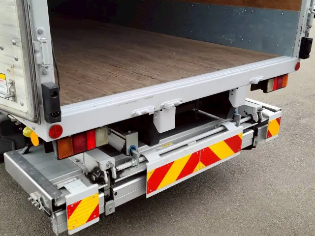 いすゞ エルフ TRG-NMR85N(2WD)の写真19