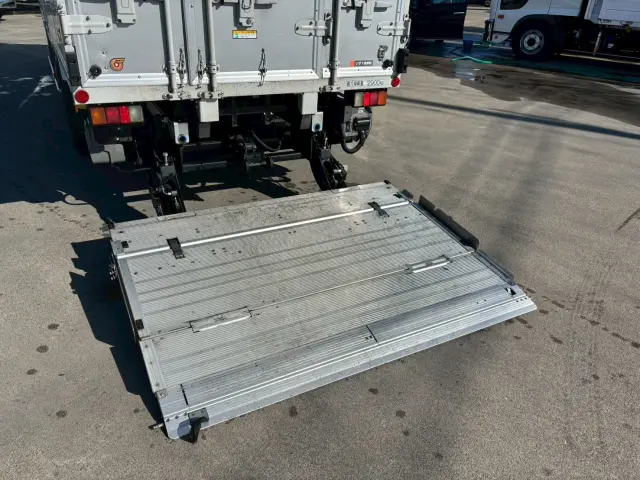 いすゞ エルフ TRG-NMR85N(2WD)の写真20