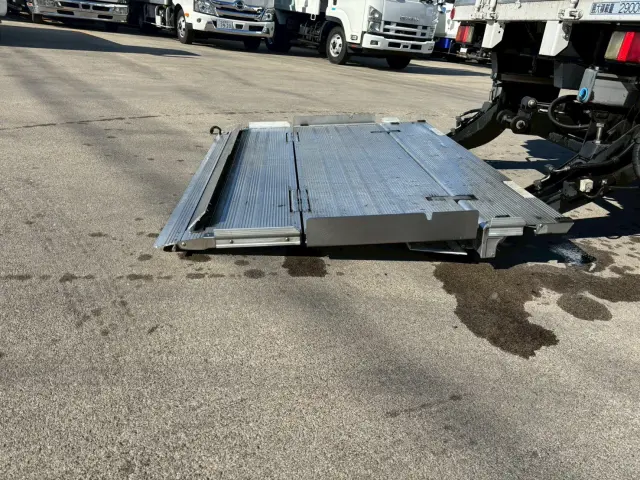 いすゞ エルフ TRG-NMR85N(2WD)の写真21