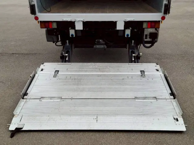 いすゞ エルフ TRG-NMR85N(2WD)の写真21