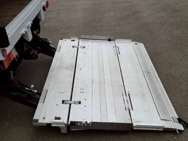 いすゞ エルフ TRG-NMR85N(2WD)の写真22