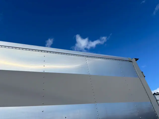 いすゞ エルフ TRG-NMR85N(2WD)の写真24