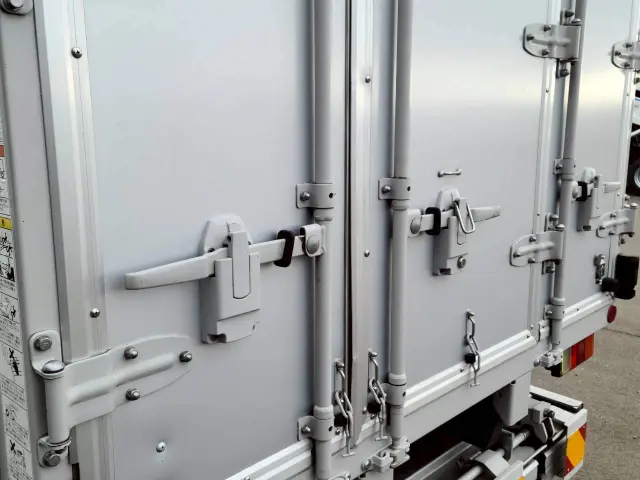 いすゞ エルフ TRG-NMR85N(2WD)の写真31