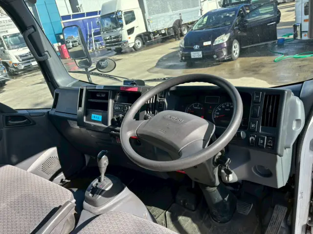 いすゞ エルフ TRG-NMR85N(2WD)の写真42