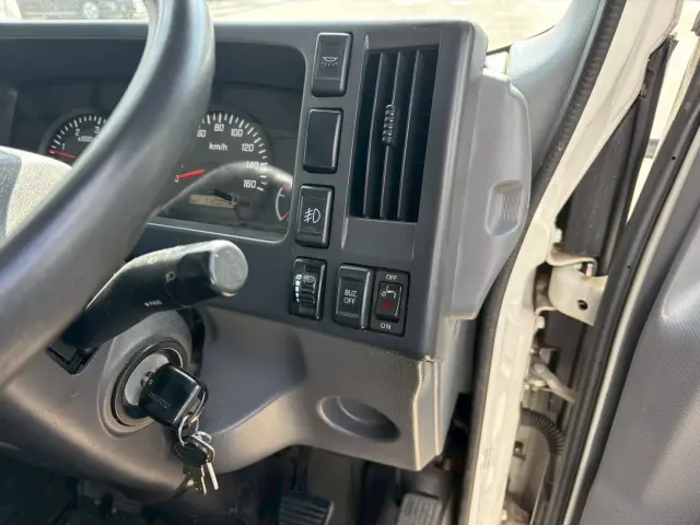 いすゞ エルフ TRG-NMR85N(2WD)の写真46