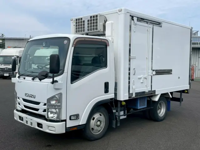 いすゞ エルフ TPG-NMR85AN(2WD)の写真1
