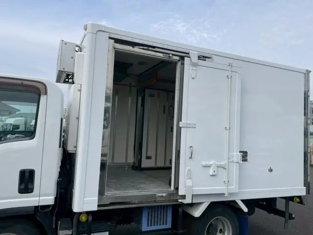 いすゞ エルフ TPG-NMR85AN(2WD)の写真8