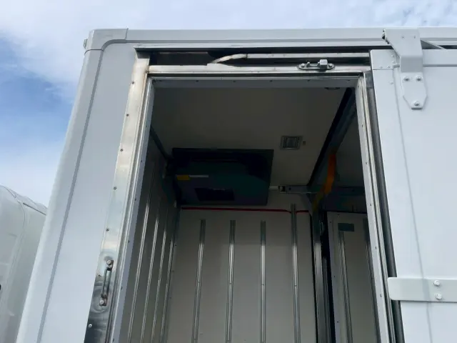 いすゞ エルフ TPG-NMR85AN(2WD)の写真9