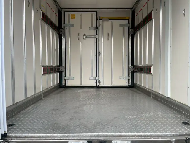 いすゞ エルフ TPG-NMR85AN(2WD)の写真11