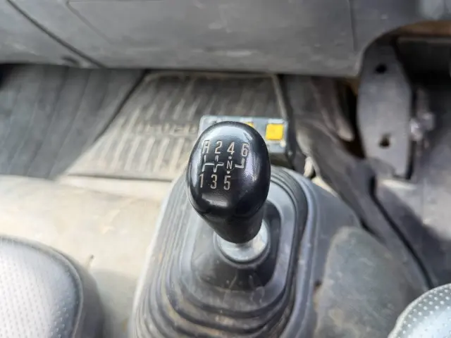 いすゞ フォワード 2RG-FRR90(2WD)の写真46