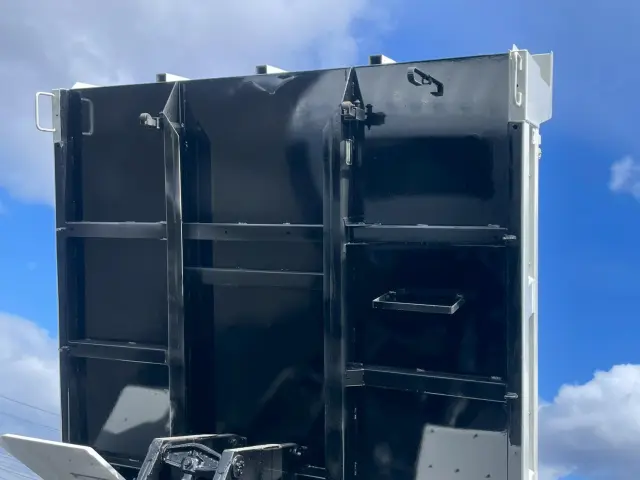 いすゞ フォワード 2PG-FRR90S1(2WD)の写真15