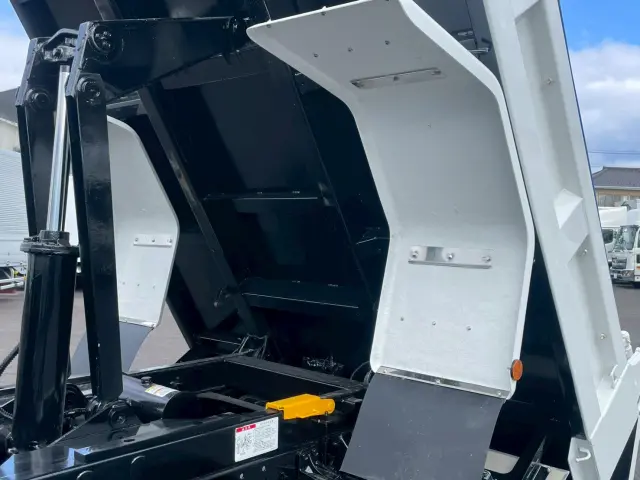 いすゞ フォワード 2PG-FRR90S1(2WD)の写真16