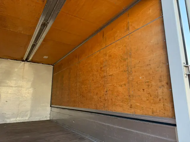 いすゞ エルフ TRG-NPR85AN(2WD)の写真13