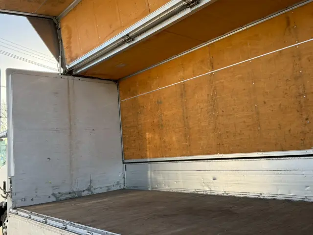 いすゞ エルフ TRG-NPR85AN(2WD)の写真15