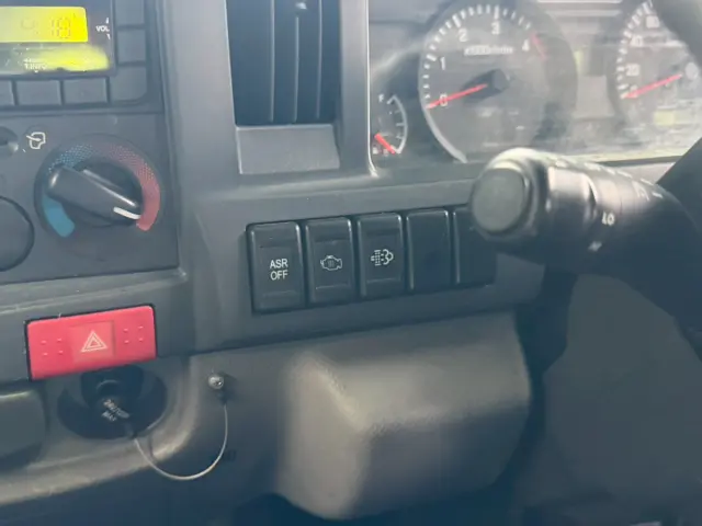 いすゞ エルフ TPG-NJR85A(2WD)の写真46