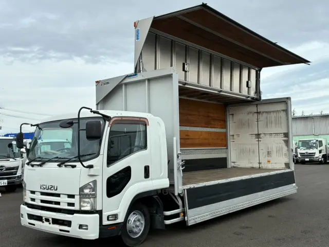 いすゞ フォワード TKG-FRR90T2(2WD)の写真1