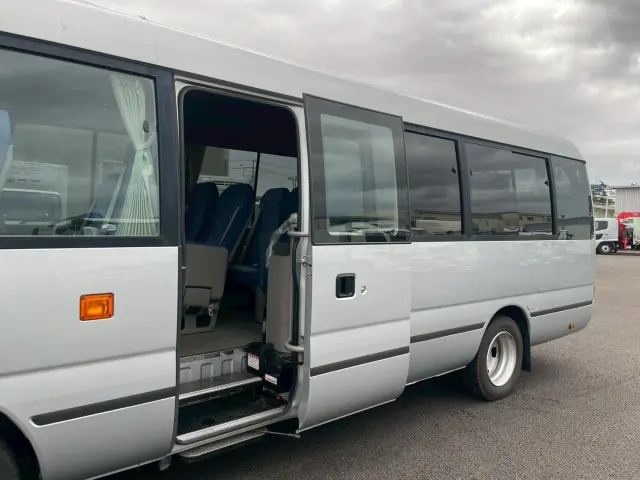 トヨタ コースター SKG-XZB50(2WD)の写真9