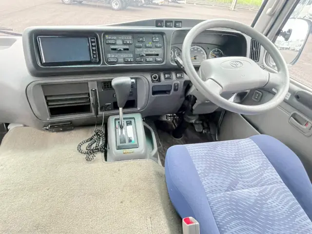 トヨタ コースター SKG-XZB50(2WD)の写真17