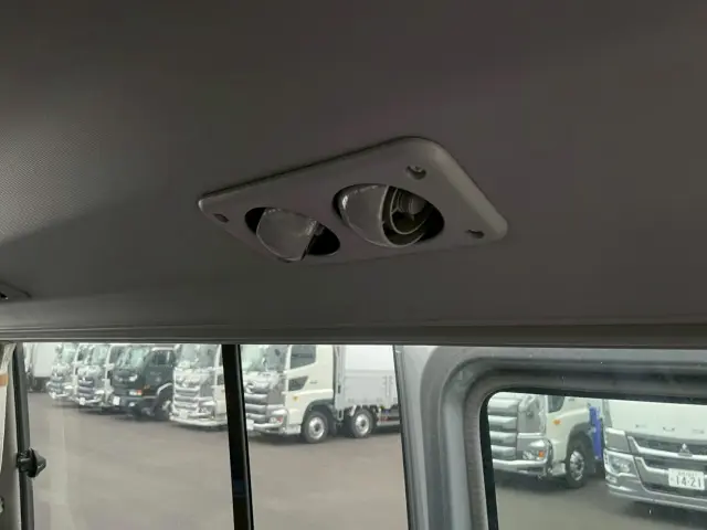 トヨタ コースター SKG-XZB50(2WD)の写真26