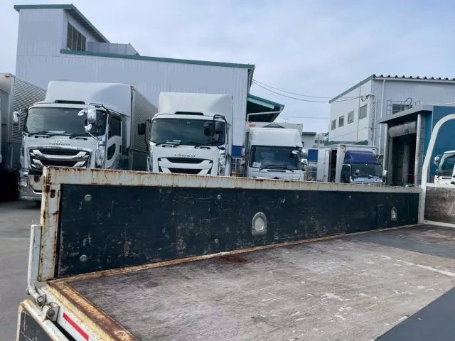 いすゞ エルフ TPG-NKR85AR(2WD)の写真13