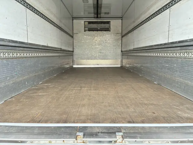 いすゞ フォワード TKG-FRR90T2(2WD)の写真12