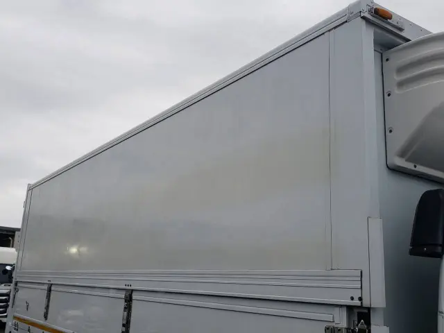 三菱 ファイター QKG-FK65FZ(2WD)の写真9