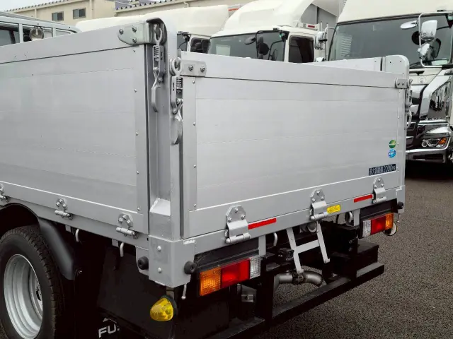 三菱 キャンター 2RG-FBA20(2WD)の写真9
